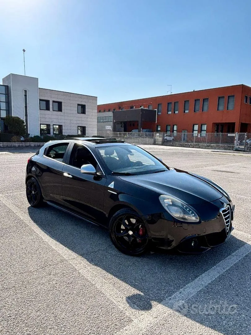 Alfa Romeo Giulietta 2011 photo 2