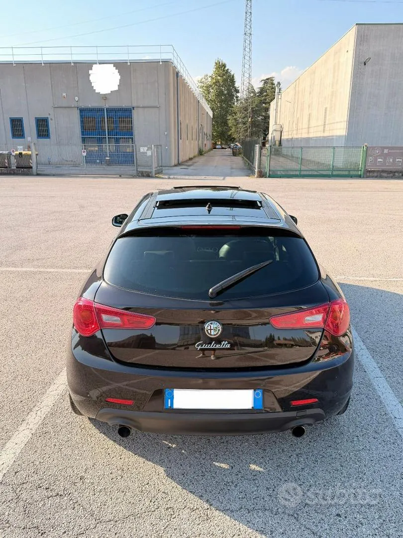 Alfa Romeo Giulietta 2011 photo 4