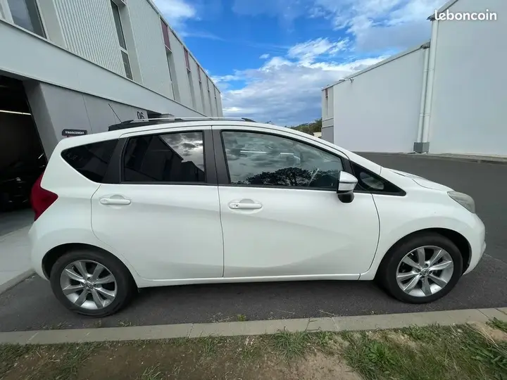 Nissan Note 2015 photo 5