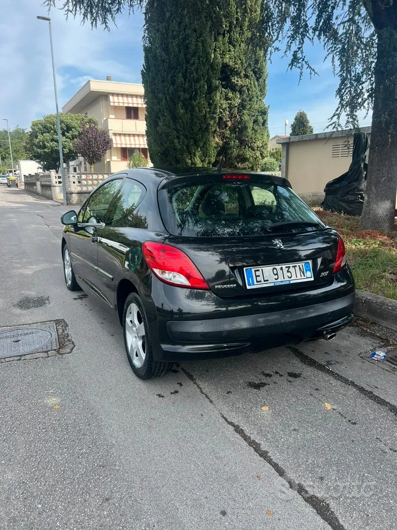 Peugeot 207 2012 photo 3