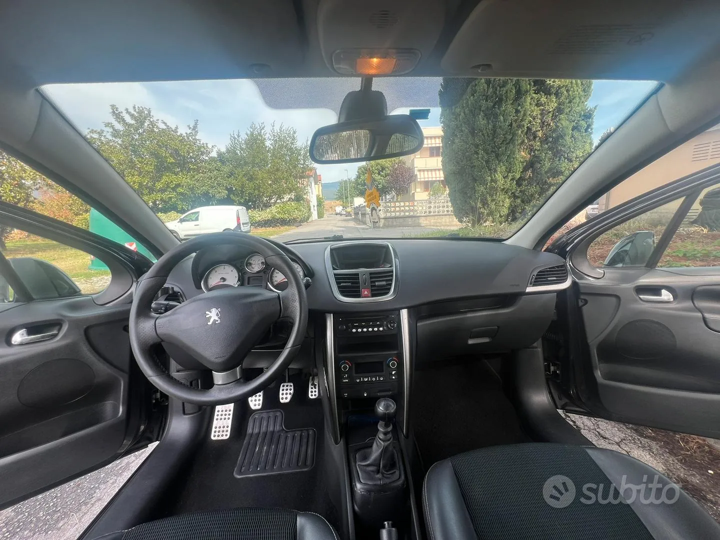 Peugeot 207 2012 photo 5