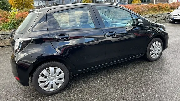 Toyota Yaris 2013 photo 4