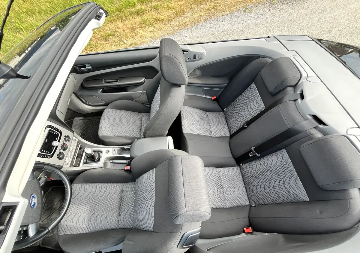 Ford Focus 2010 photo 2
