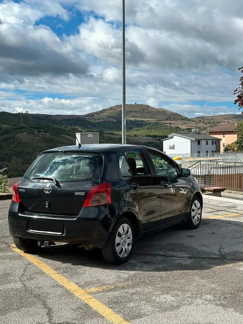 Toyota Yaris 2007 photo 2