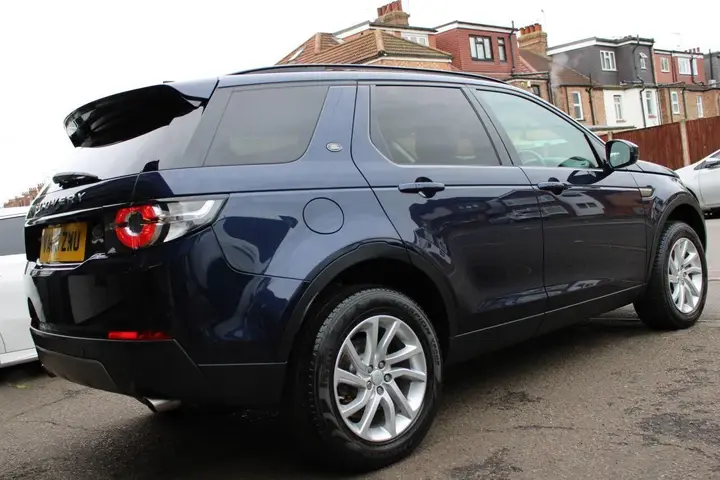 Land Rover Discovery Sport 2017 photo 3