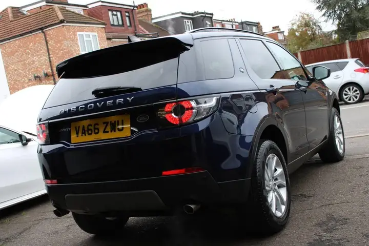 Land Rover Discovery Sport 2017 photo 4