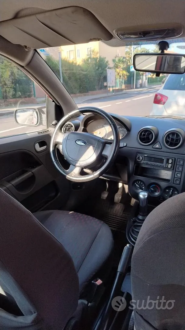 Ford Fiesta 2002 photo 4