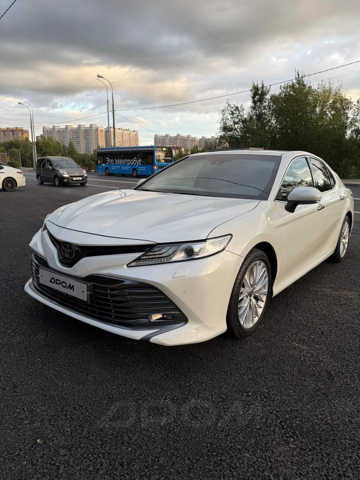 Toyota Camry 2019 photo 2