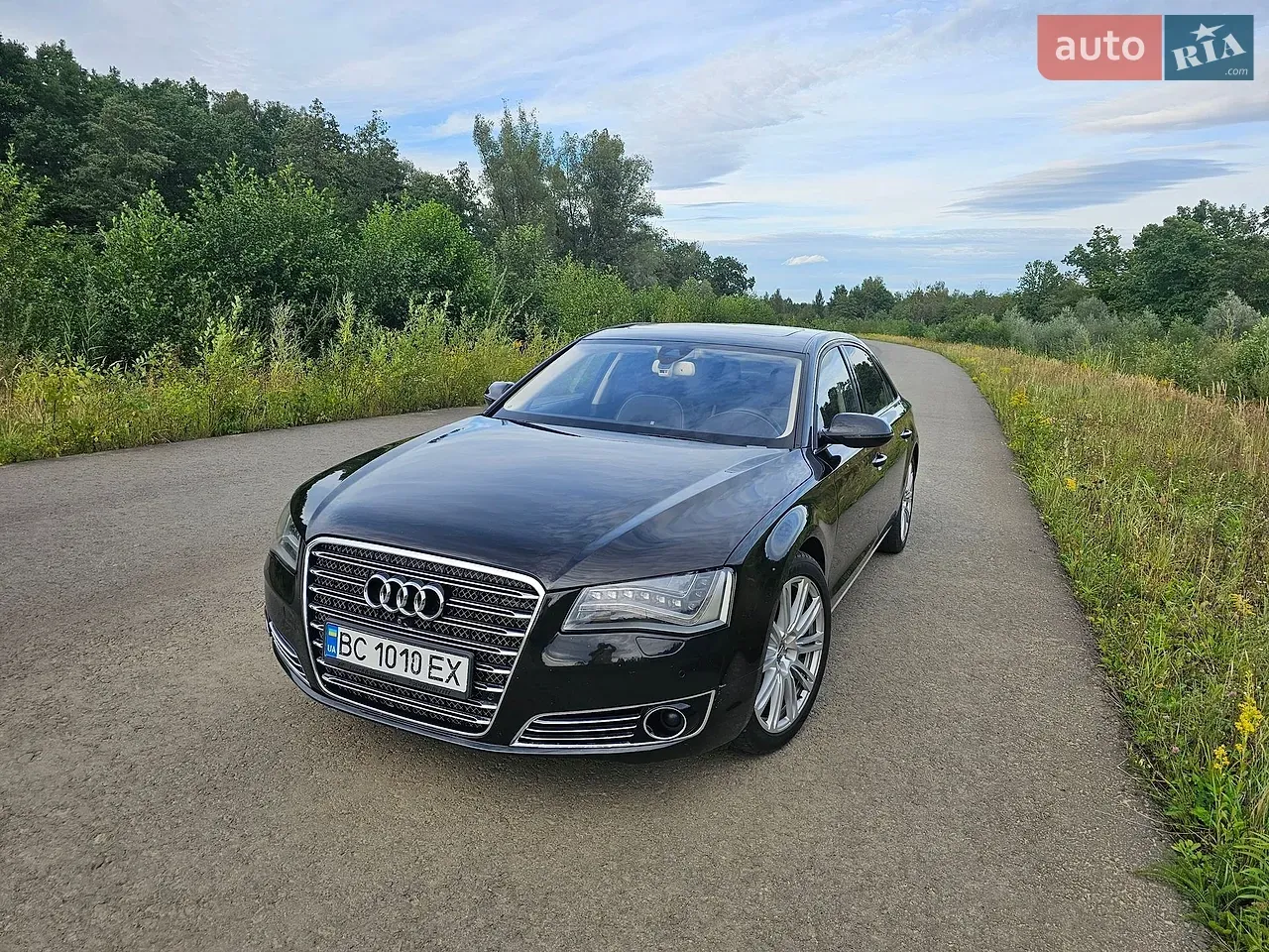 Audi A8 2012 photo 2