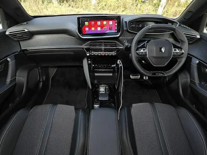 Peugeot E-2008 2026 photo 4