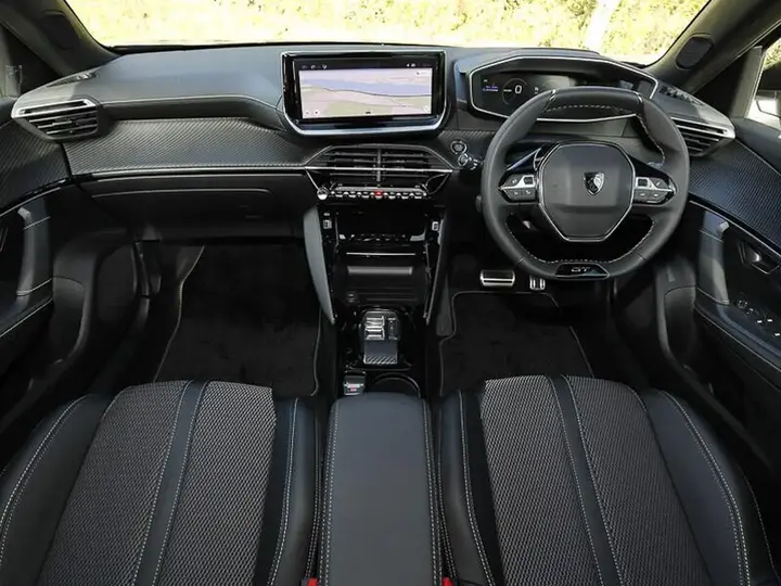 Peugeot E-2008 2026 photo 3