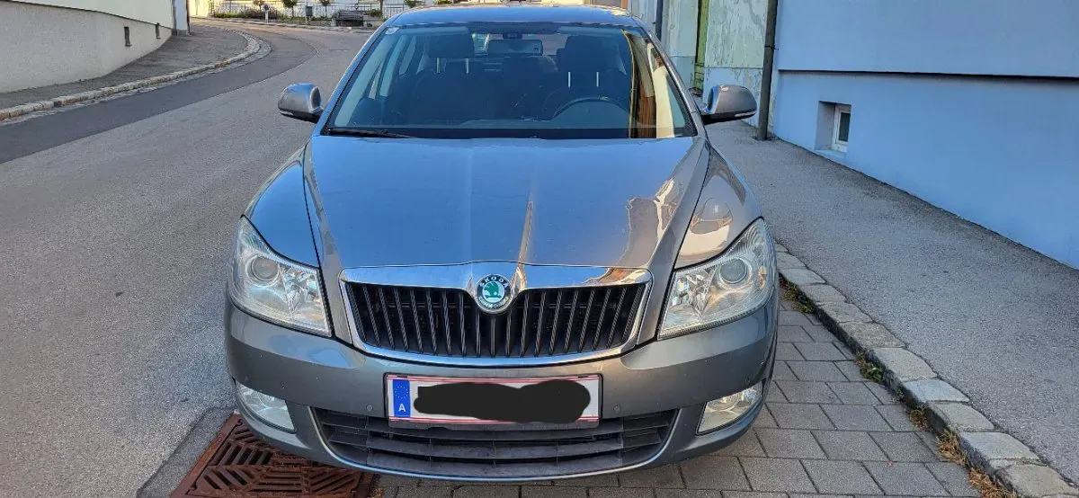 Skoda Octavia 2012 photo 2