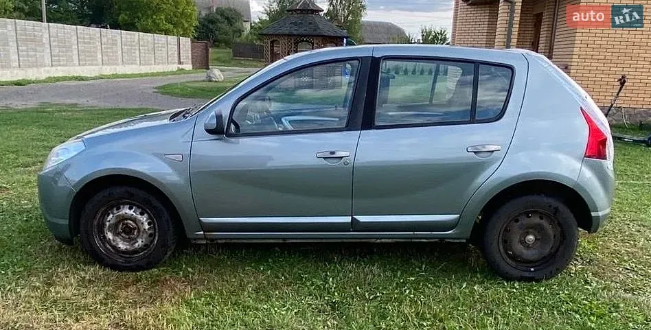 Dacia Sandero 2009 photo 3