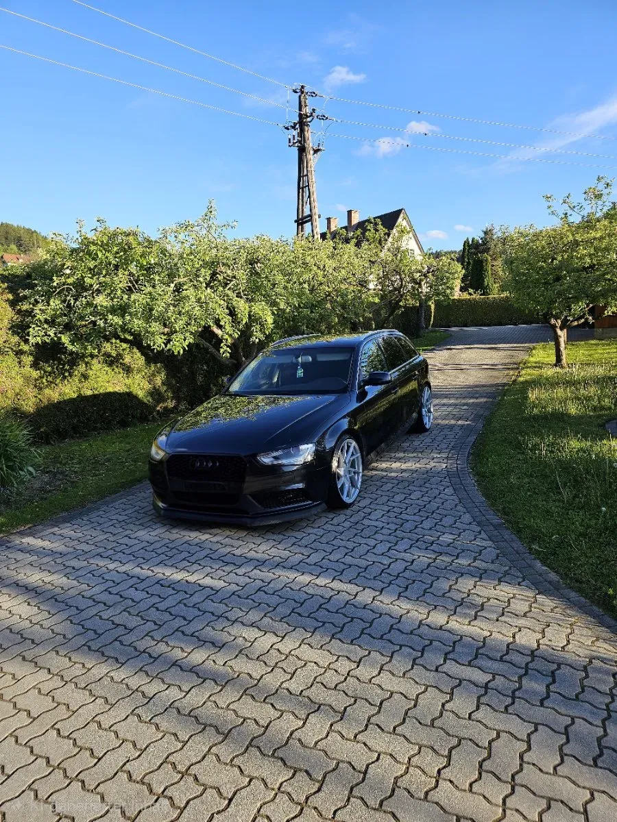 Audi A4 2012 photo 2