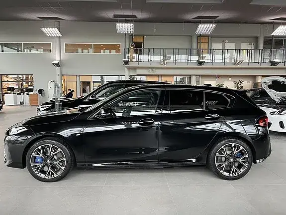 BMW M135I 2027 photo 3