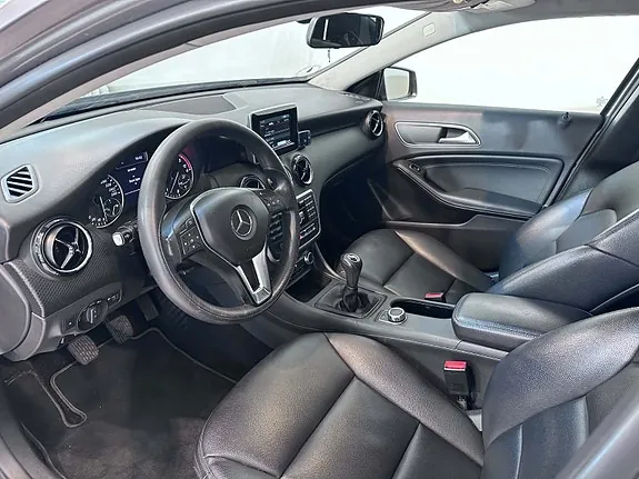 Mercedes-Benz A180 2014 photo 4
