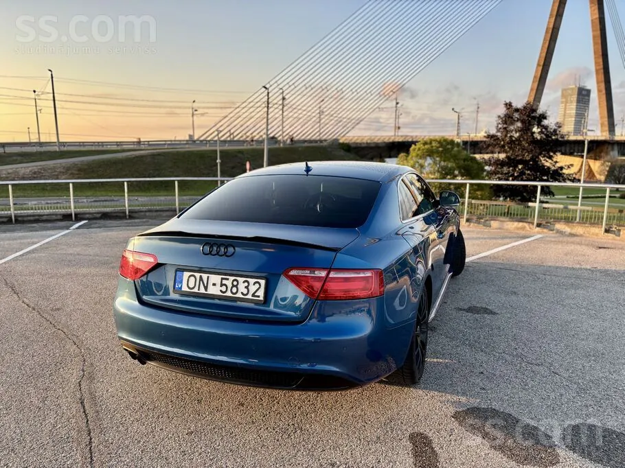 Audi A5 2009 photo 3