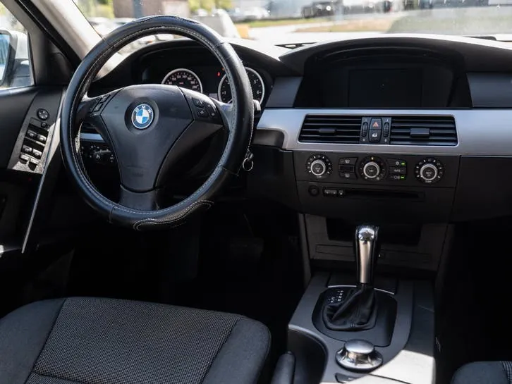 BMW 5-Serie 2003 photo 2