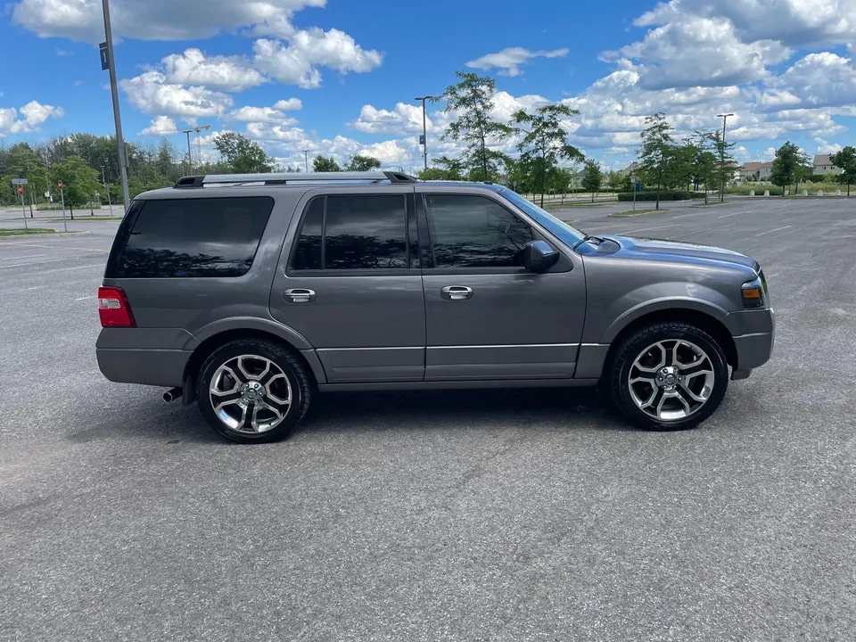 Ford Expedition 2011 photo 2