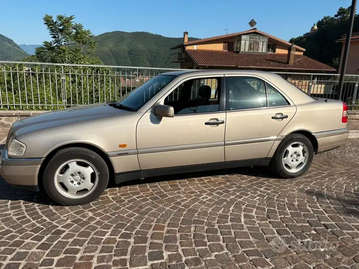 Mercedes-Benz C180