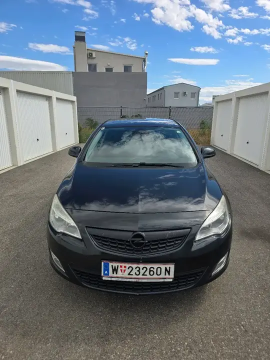 Opel Astra 2010 photo 3