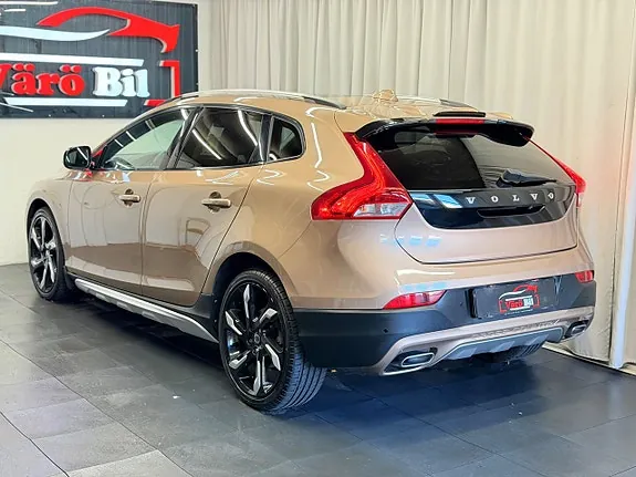 Volvo V40 Cross Country 2014 photo 2