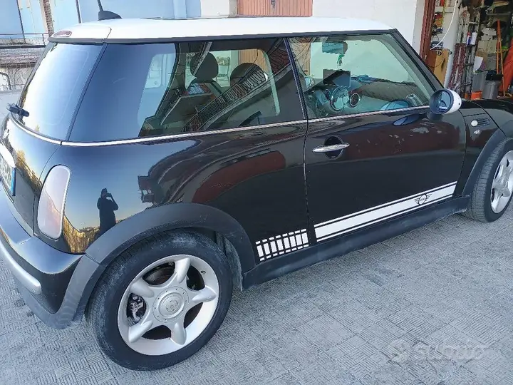 Mini One 2004 photo 2