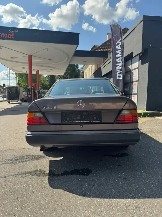 Mercedes-Benz E-Class 1993 photo 3