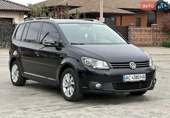 Volkswagen Touran 2013 photo 2