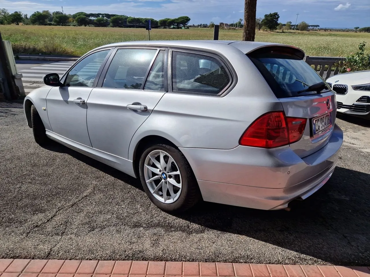 BMW 3 Series 2011 photo 4