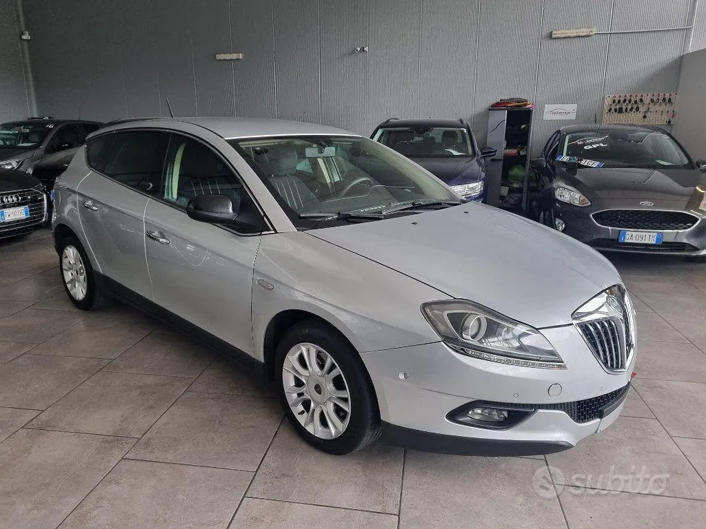 Lancia Delta 2011 photo 2