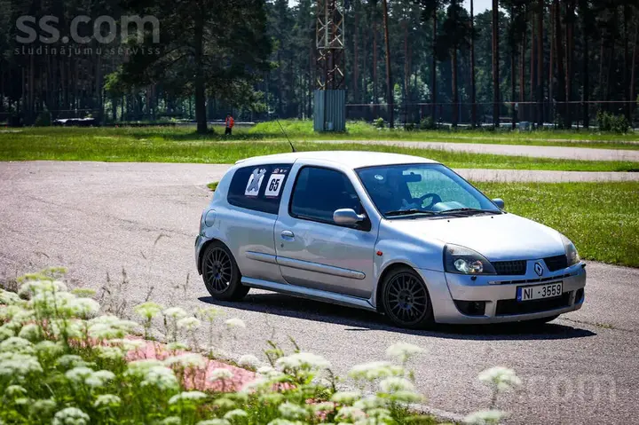 Renault Clio 2001 photo 2