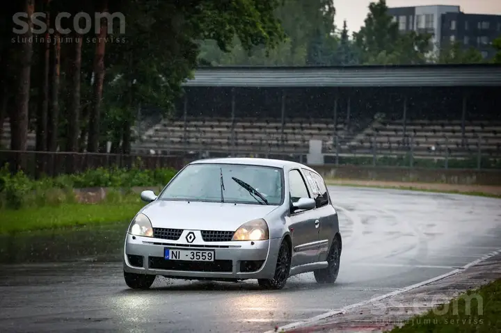 Renault Clio 2001 photo 3