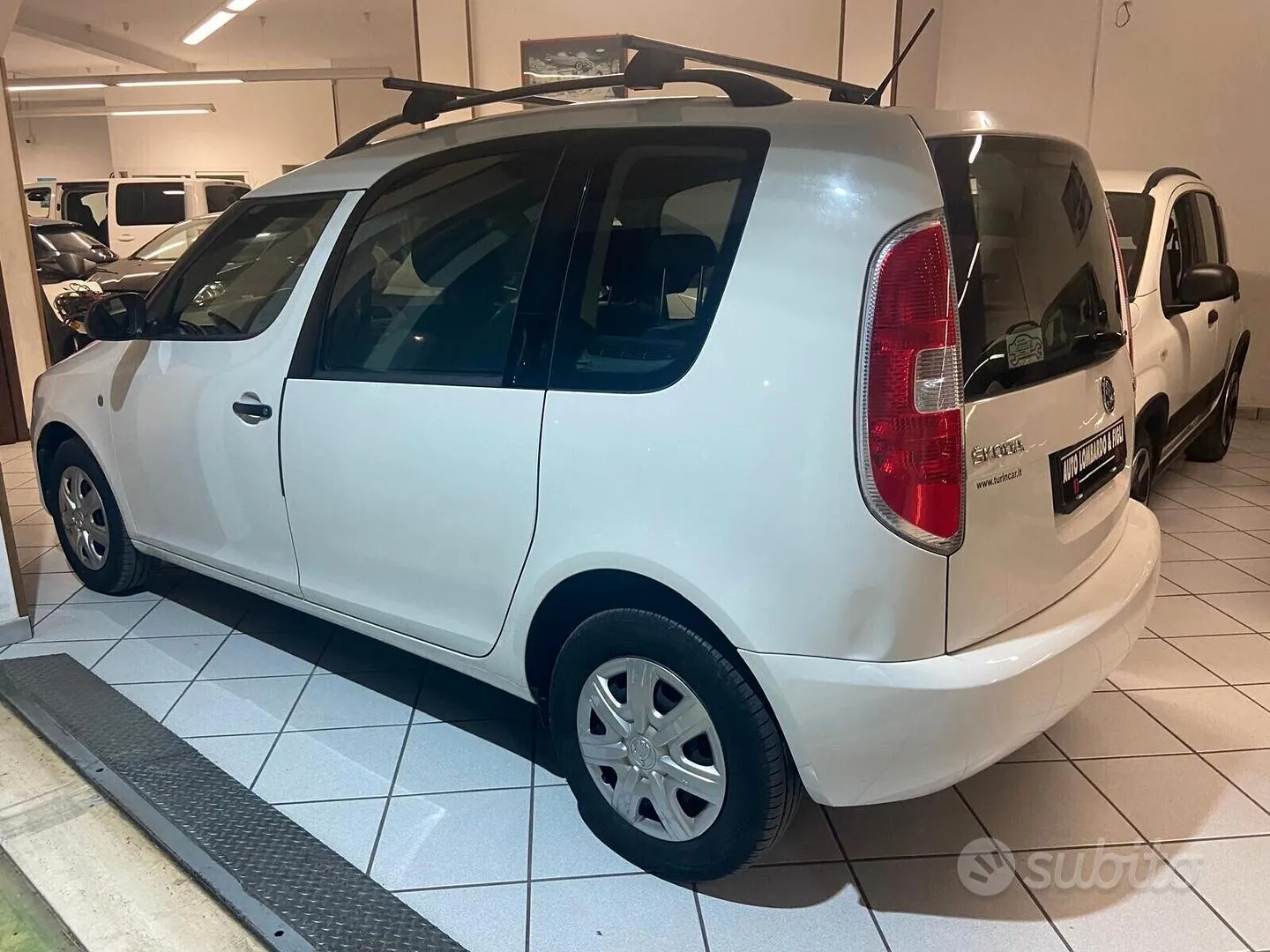 Skoda Roomster 2011 photo 2