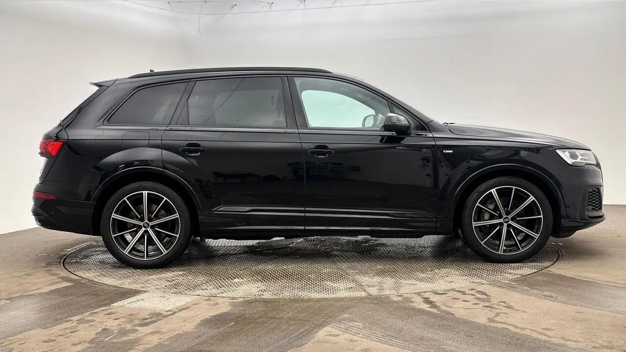 Audi Q7 2022 photo 3