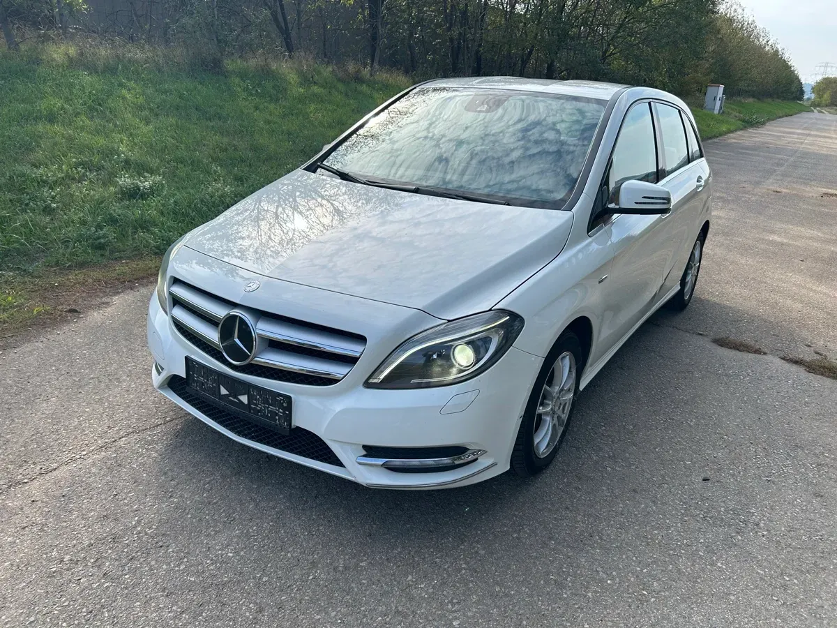 Mercedes-Benz B-Class 2012 photo 2