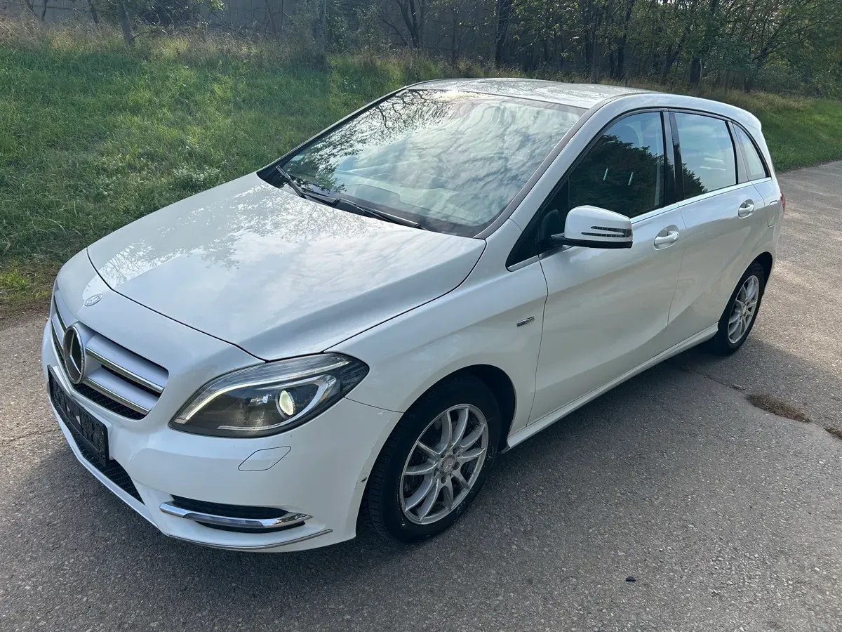 Mercedes-Benz B-Class 2012 photo 3