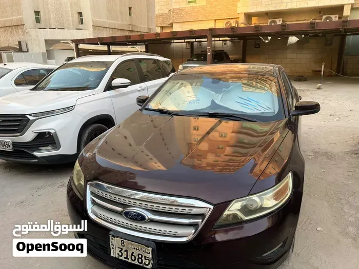 Ford Taurus 2011 photo 2