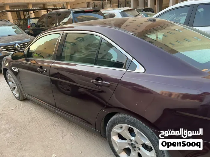 Ford Taurus 2011 photo 4