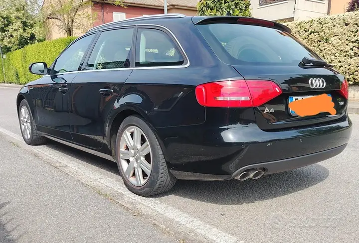Audi A4 2011 photo 2