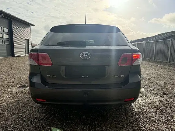 Toyota Avensis 2011 photo 5