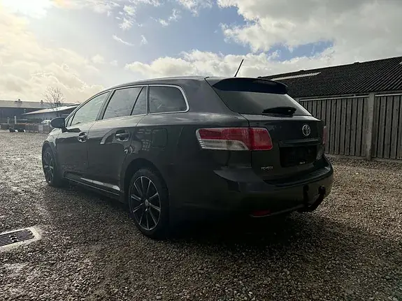 Toyota Avensis 2011 photo 4