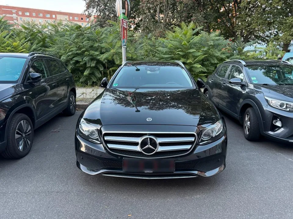 Mercedes-Benz E 220 D
