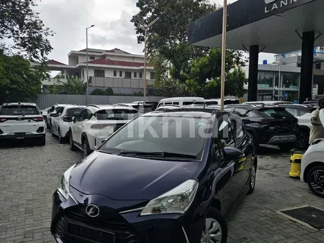 Toyota Vitz 2018 photo 2