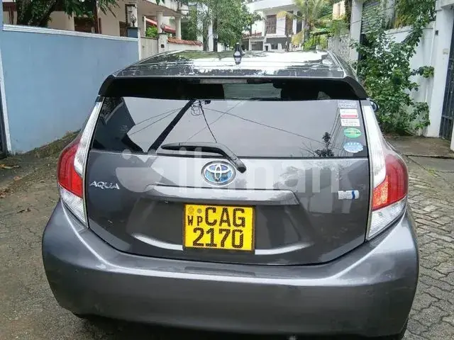Toyota Aqua 2015 photo 2