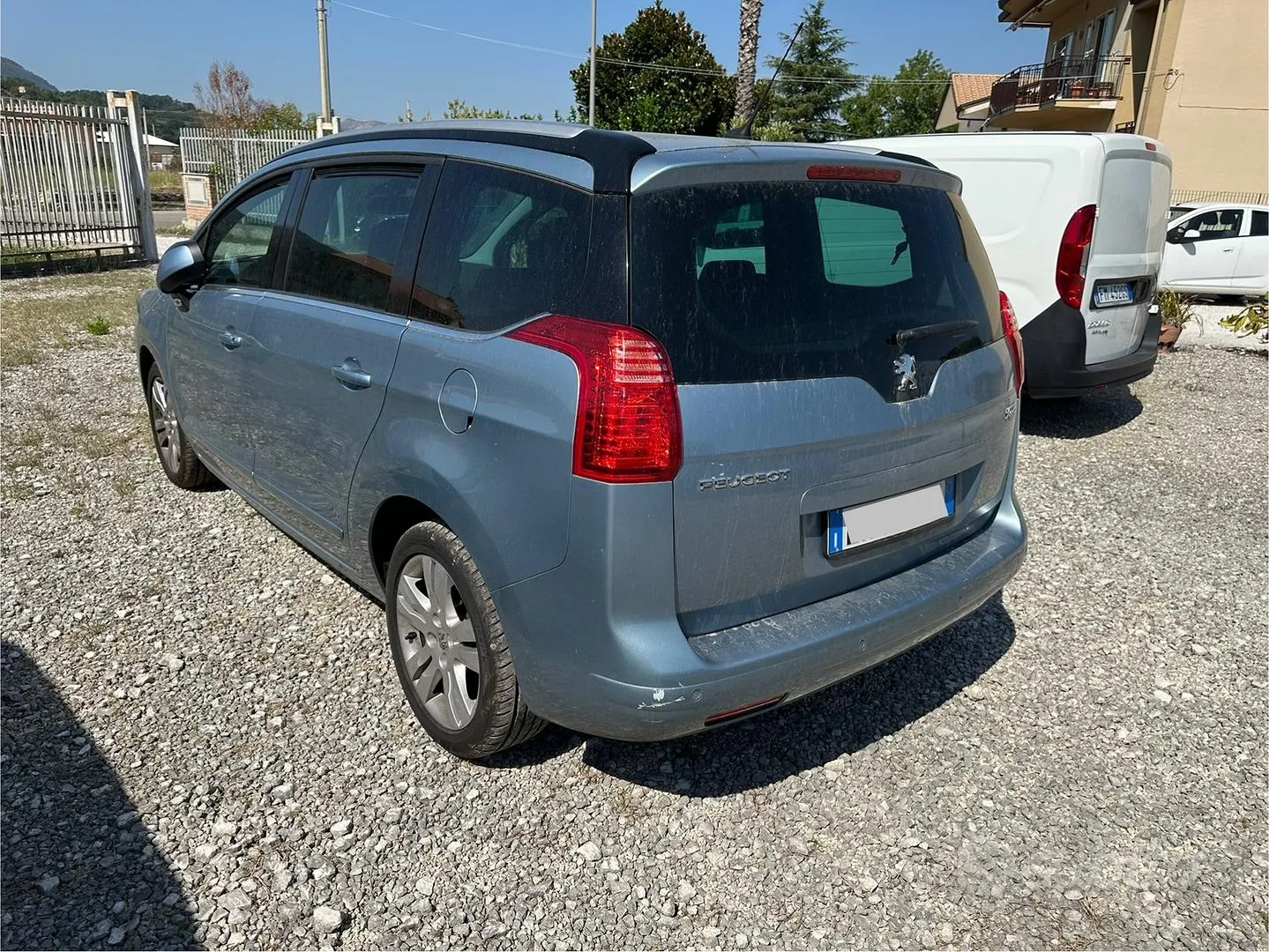 Peugeot 5008 2011 photo 2