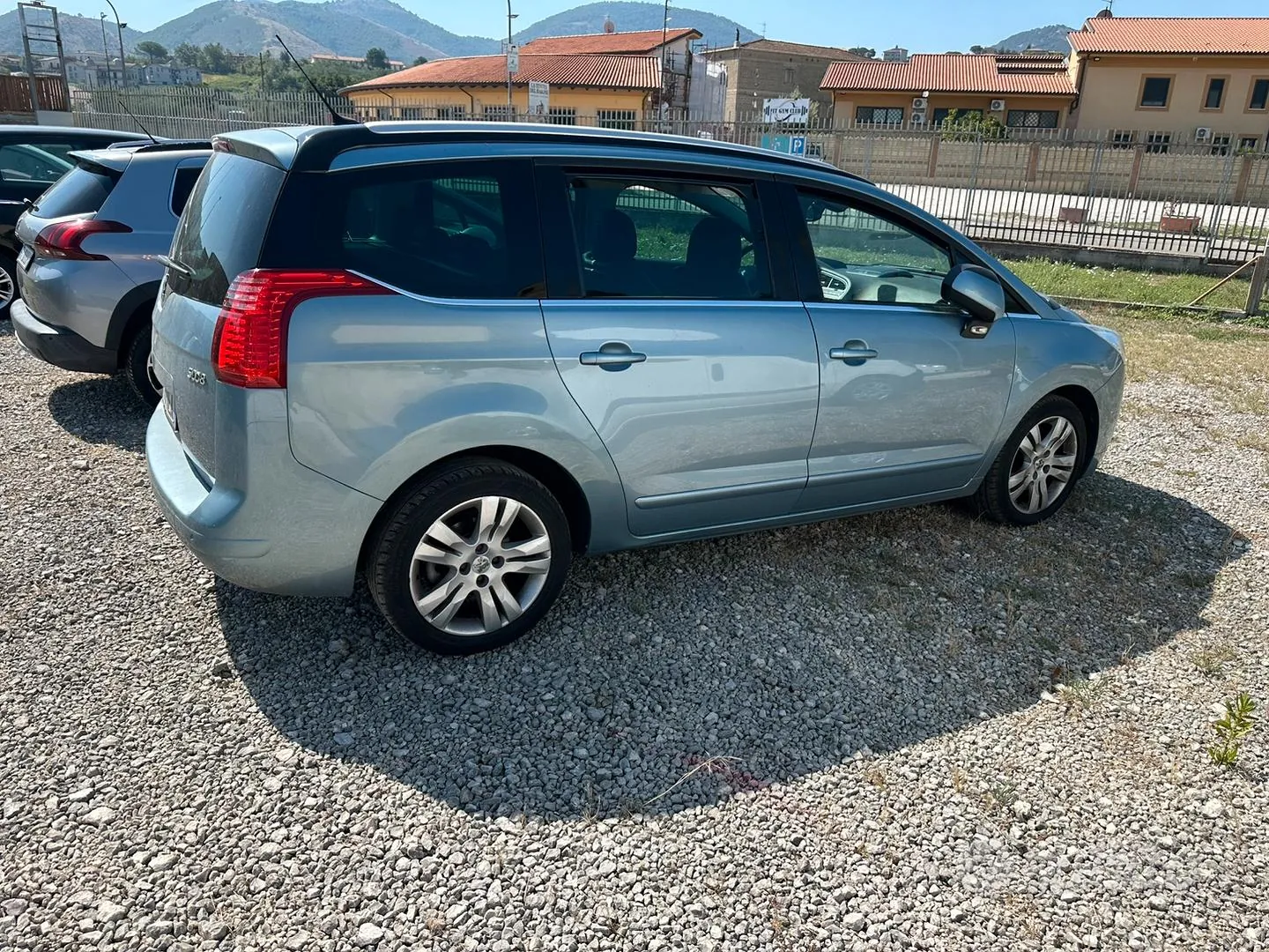 Peugeot 5008 2011 photo 3