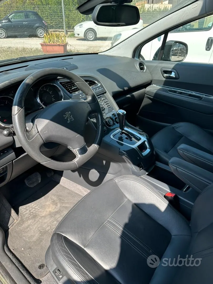 Peugeot 5008 2011 photo 4