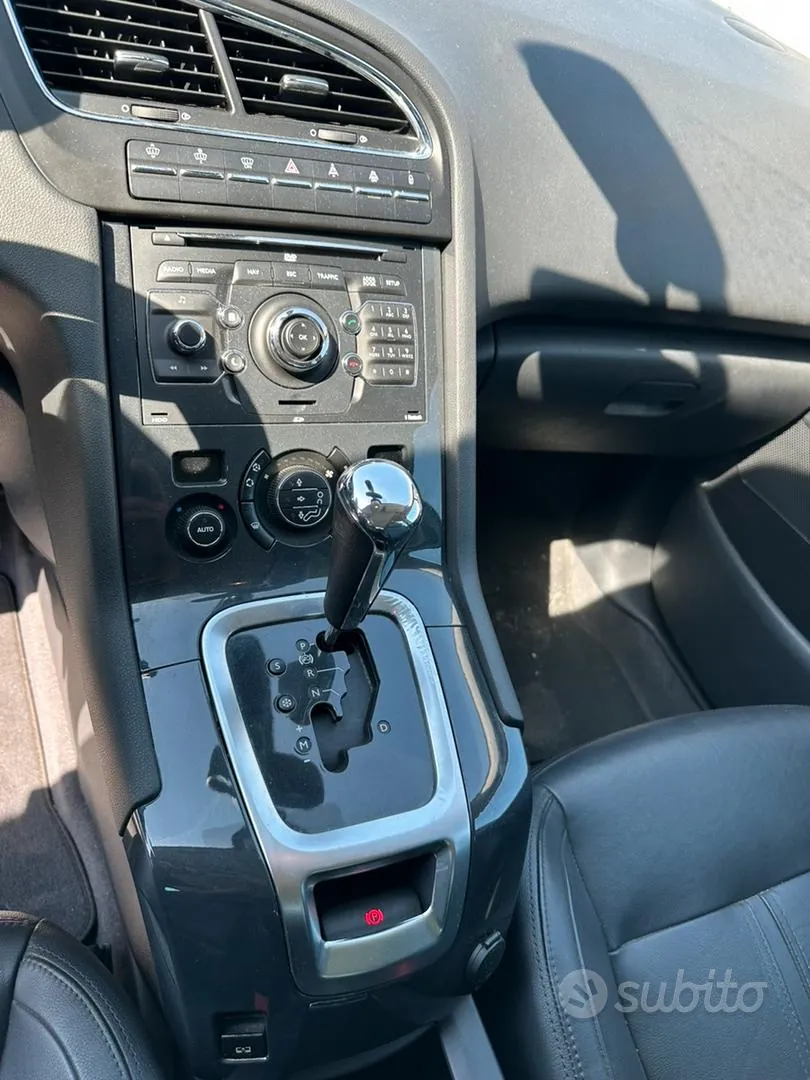 Peugeot 5008 2011 photo 5