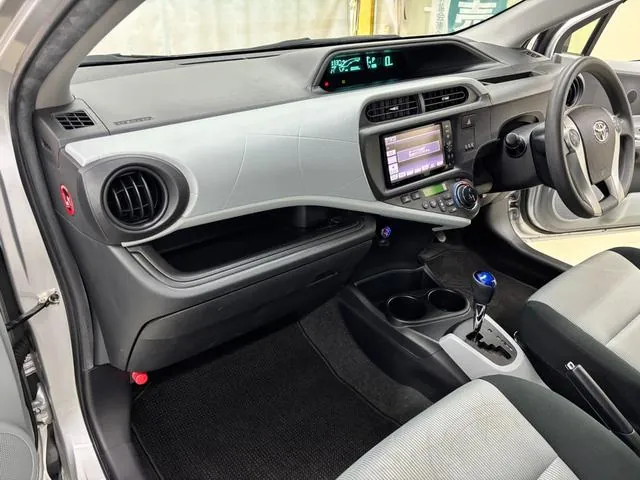 Toyota Aqua S 2012 photo 5